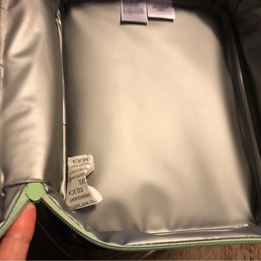 NWT Herschel Supply Pop Quiz Lunch Box